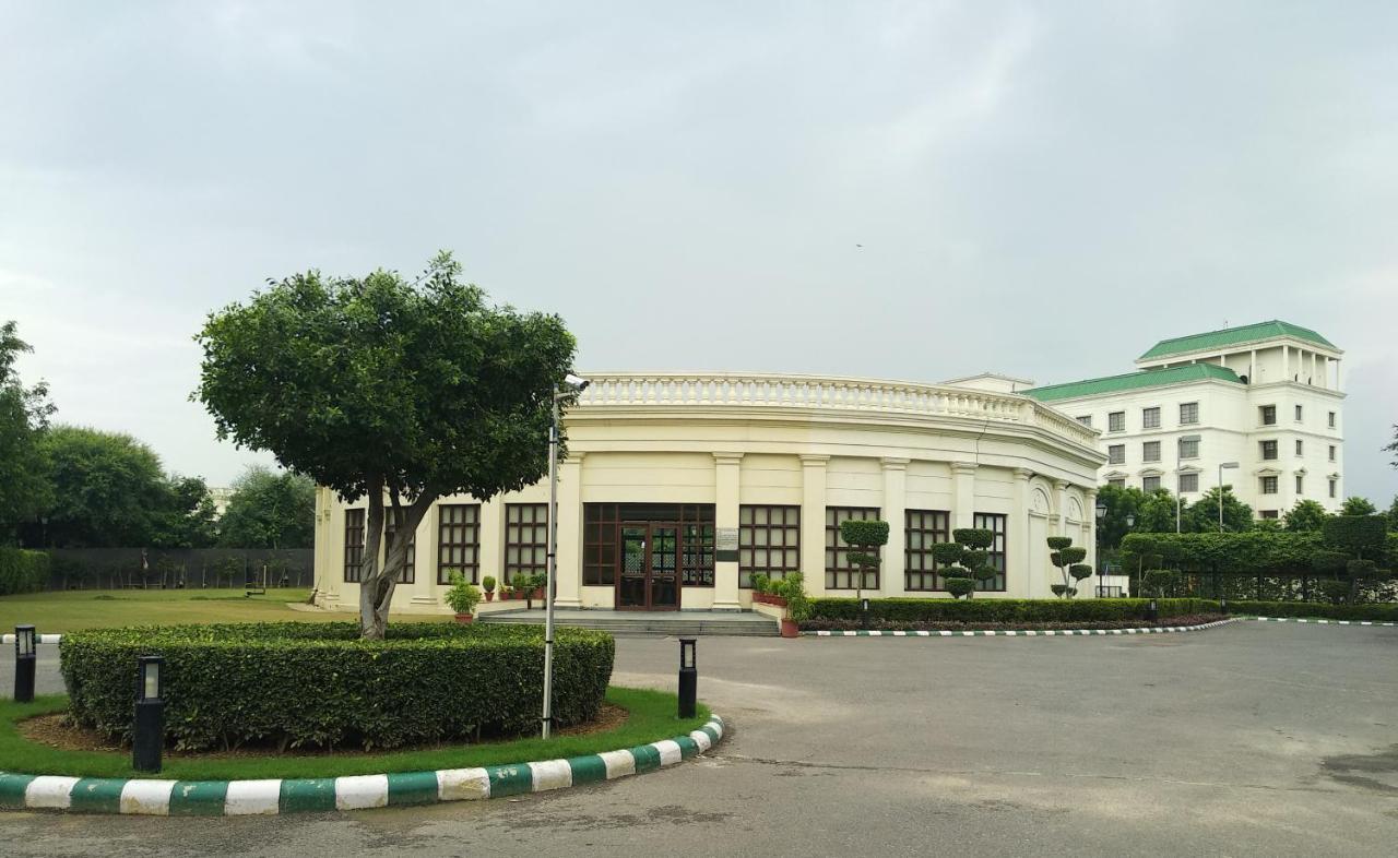 Hotel DLF Club 3 Gurgaon Zewnętrze zdjęcie